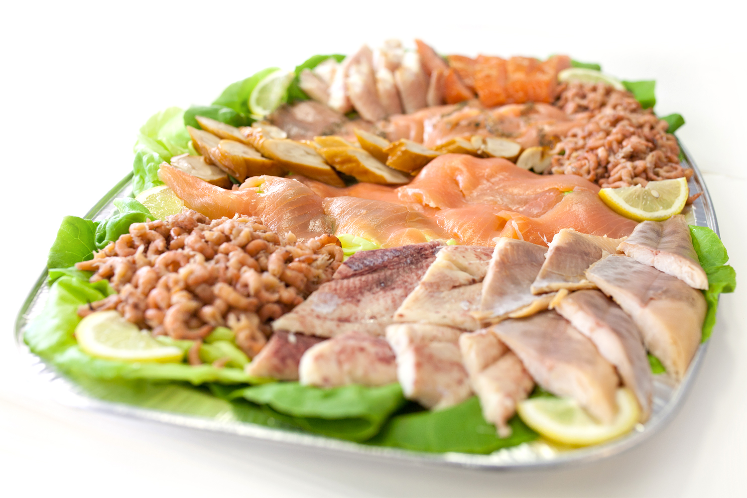 Cateringplatte mit verschiedenen Fischfilets